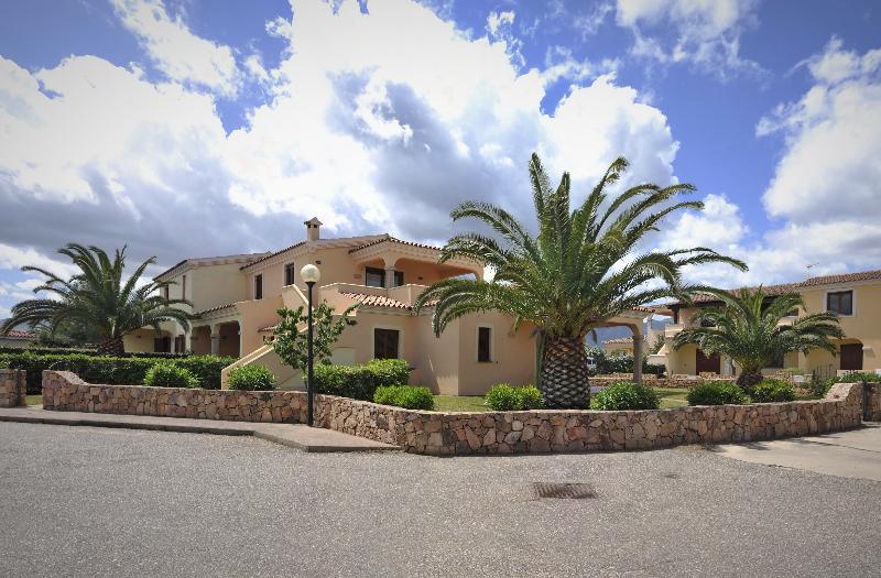Residence Le Canne San Teodoro  Eksteriør bilde